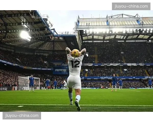 足球教育项目：英超俱乐部与社区合作，将基础战术理念引入青少年训练营