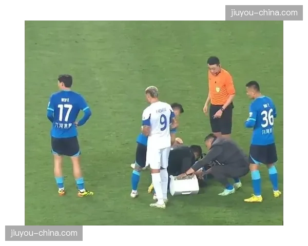 红牌！水晶宫球员米利沃杰维奇两黄变一红被罚下场
